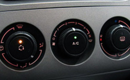 Двухзонный климат-контроль + охлаждаемый перчаточный ящик + Воздуховоды для ног задних пассажиров